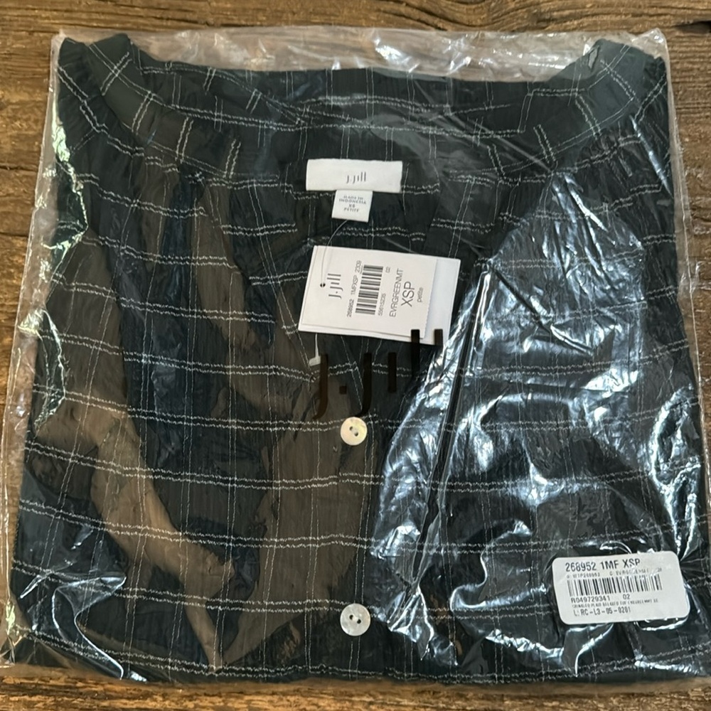 J.Jill Crinkled Plaid Relaxed Top Evergreen Size XSP NWT - Picture 7 of 10